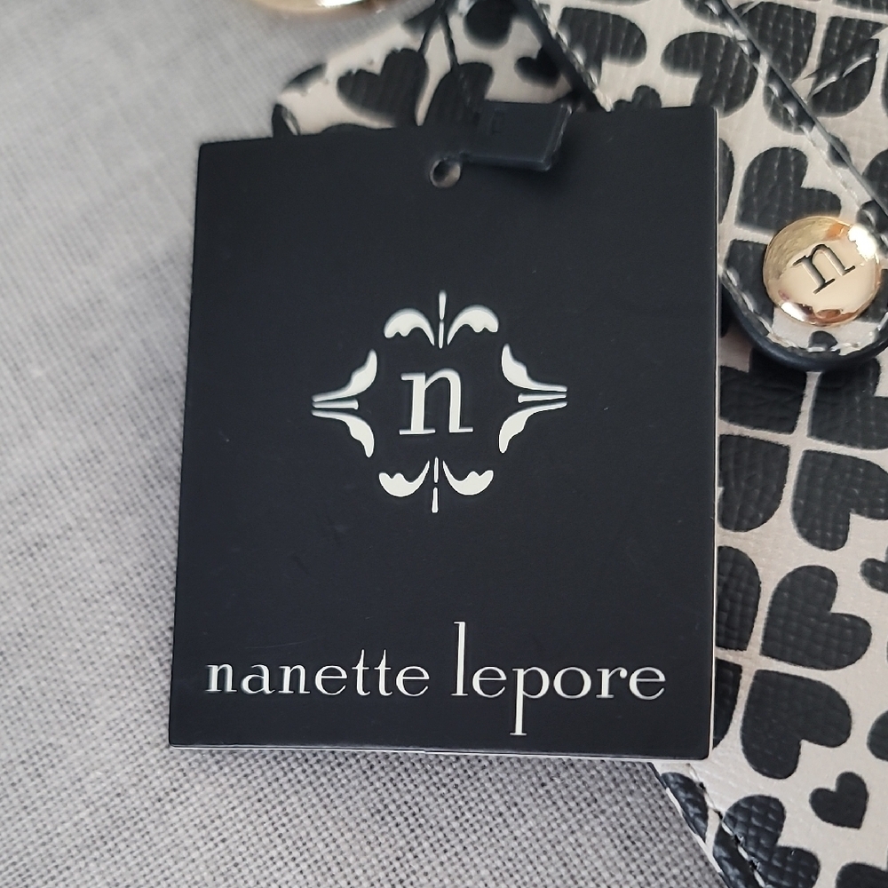 Nanette Lepore Black and White Clover Card Holder with Keyring - Picture 2 of 12